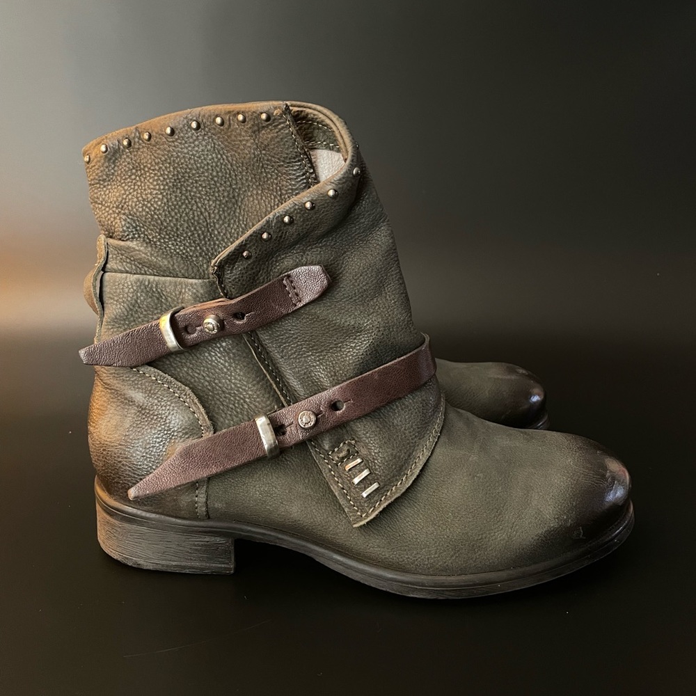 Women’s Sambuca Boots Olive Green Leather Ankle Boots with Buckle Straps